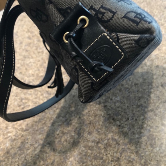 Dooney & Bourke black leather with DB monogram bag - Picture 9 of 15
